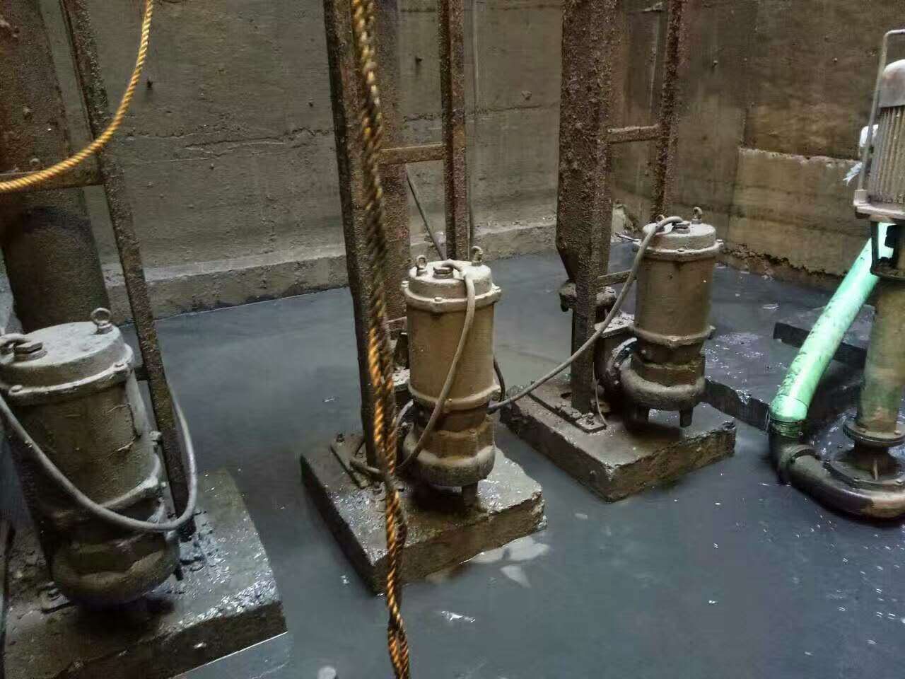 福海污水池清理