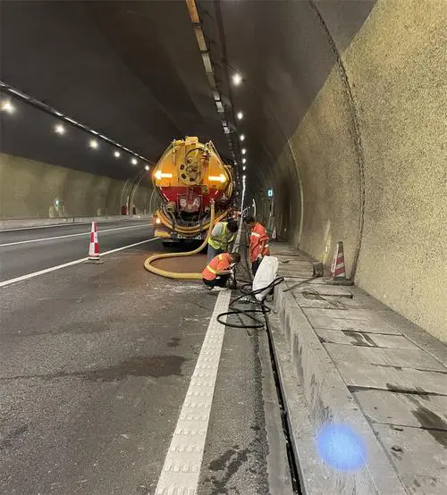 福海隧道排水渠清淤